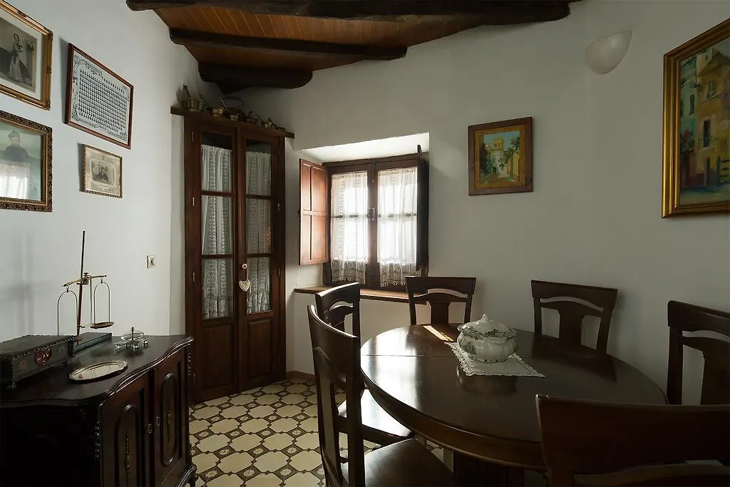 Holi-Rent Historic House Next To The Alcazar Apartment Seville 0*,  Spain