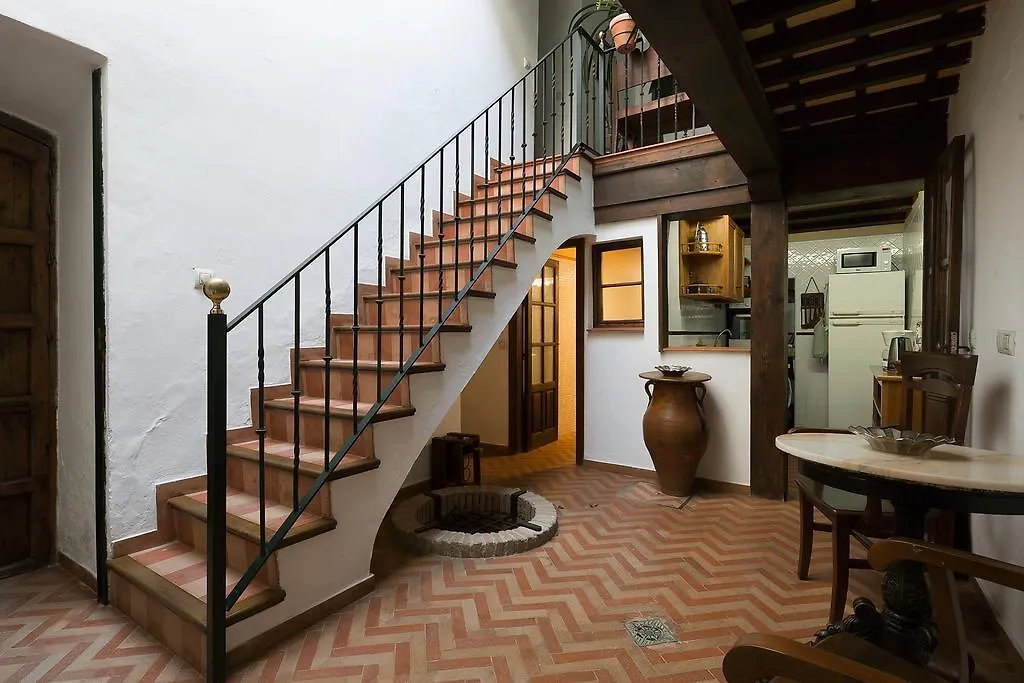Holi-Rent Historic House Next To The Alcazar Apartment Seville