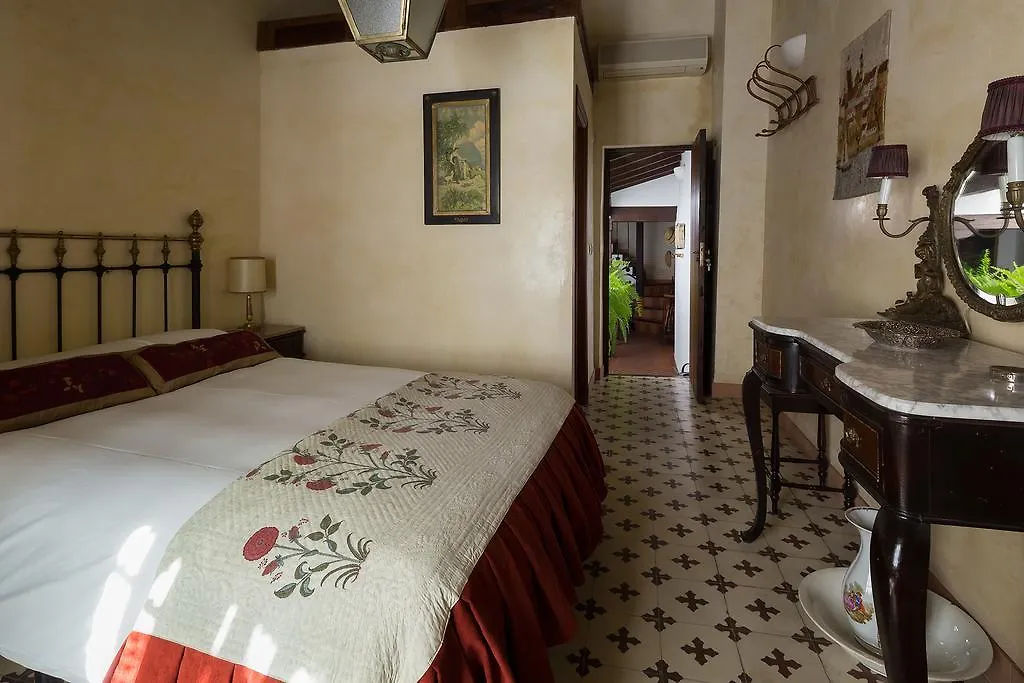 Holi-Rent Historic House Next To The Alcazar Apartment Seville